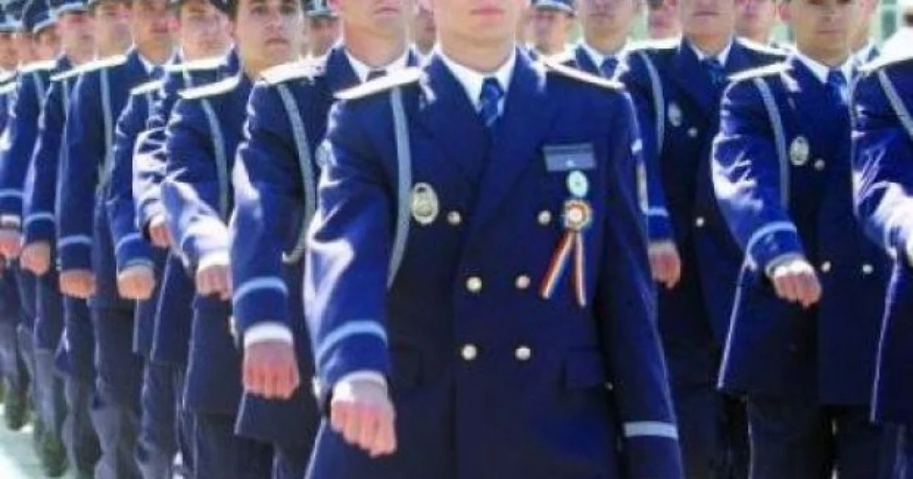 „Au nevoie doar de proști fără studii”. Masterul de la Academia de Poliție care produce ofițeri într-un an este contestat. Explicațiile instituției
