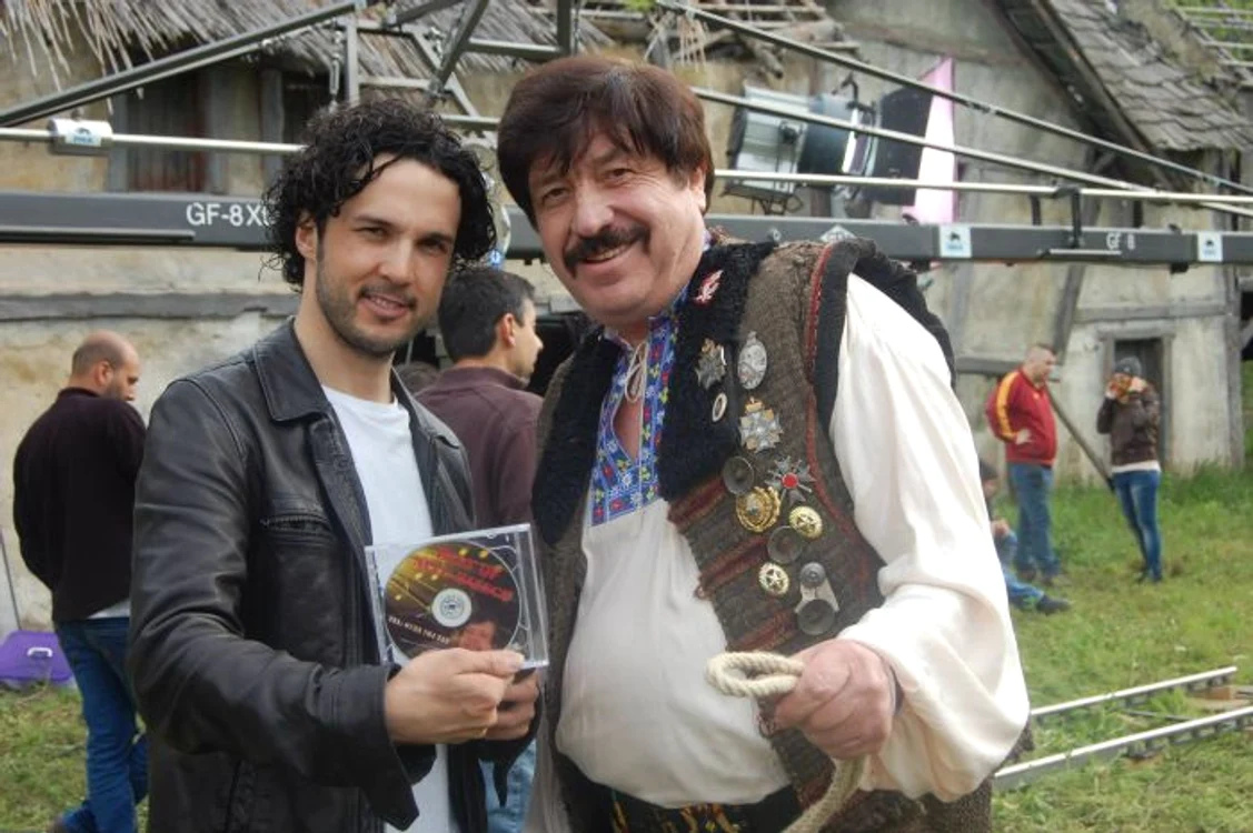 Cântăreţul de muzică populară Nelu Băescu a filmat cu trupa YlvisFoto: Facebook