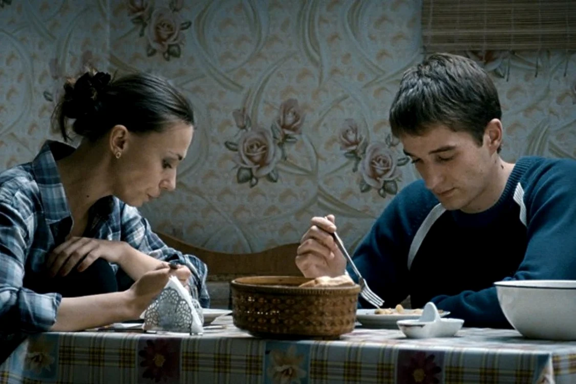 Ela Ionescu şi Igor Babiac în filmul "La limita de jos a cerului"