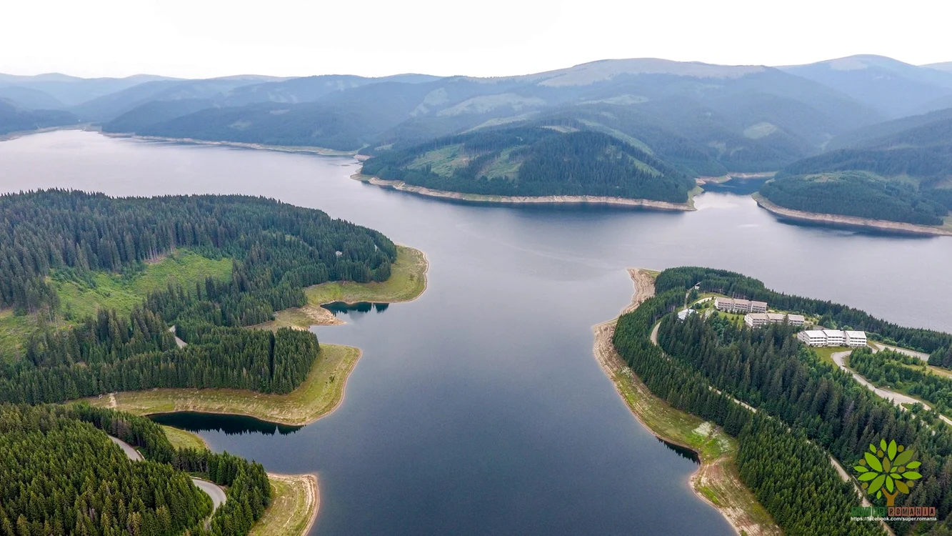 Stațiunea Vidra Voineasa din județul Vâlcea panoramă aeriană Foto Apa și prietenii săi 
