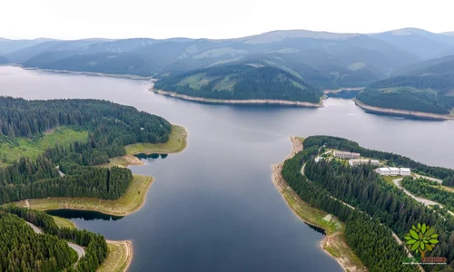 Stațiunea Vidra Voineasa din județul Vâlcea panoramă aeriană Foto Apa și prietenii săi 