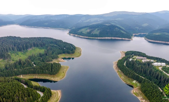 Stațiunea Vidra Voineasa din județul Vâlcea panoramă aeriană Foto Apa și prietenii săi 