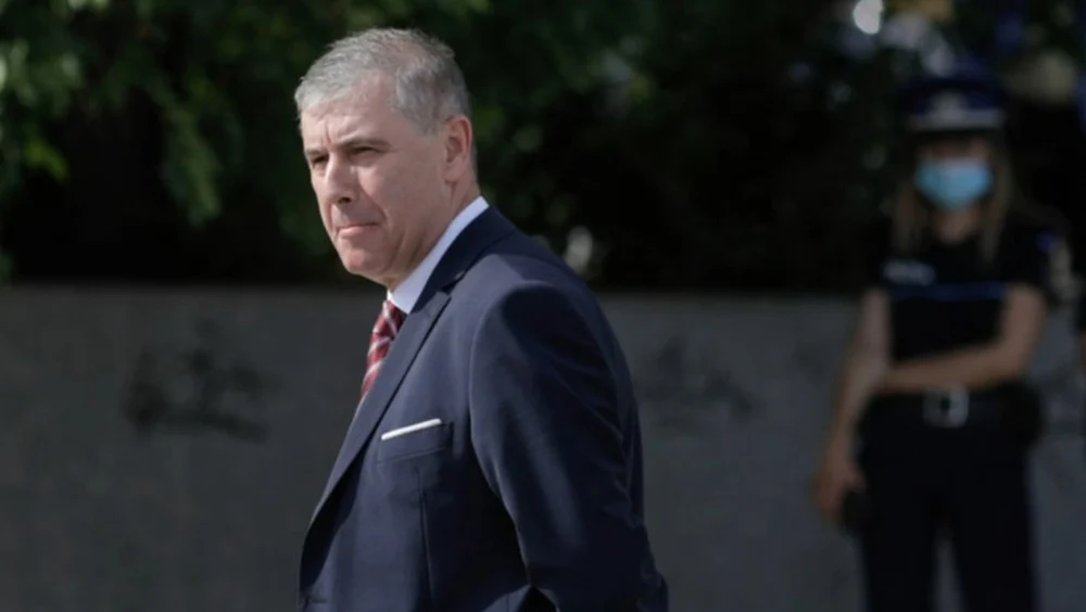 „Nemuritorul” șef al SPP, Lucian Pahonțu, ar putea rămâne cu pensia și cu salariul. Le-a supraviețuit lui Băsescu și Iohannis și se simte bine și cu Nicușor Dan