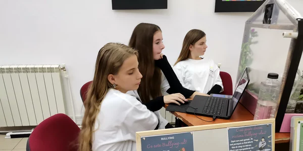 targ de stiinta biblioteca slatina (103) jpg