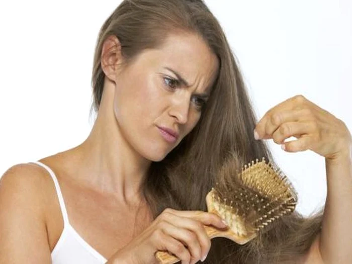 
    Obiceiuri care îți distrug părul  