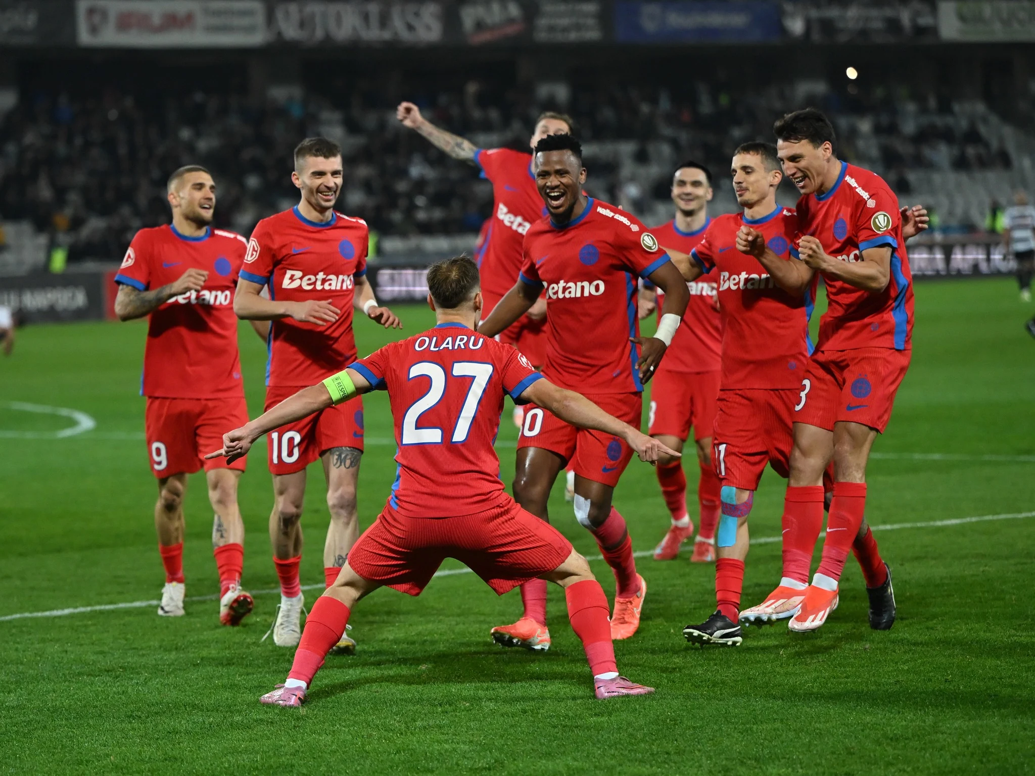 FCSB a decolat spre Belgrad pentru meciul cu Steaua Roșie> 5 nume surpriză nu au prins zborul