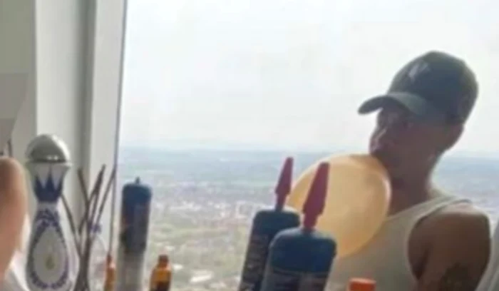 Fotbalistul a apărut în numeroase ziare în ipostaza compromițătoare (FOTO: Instagram)