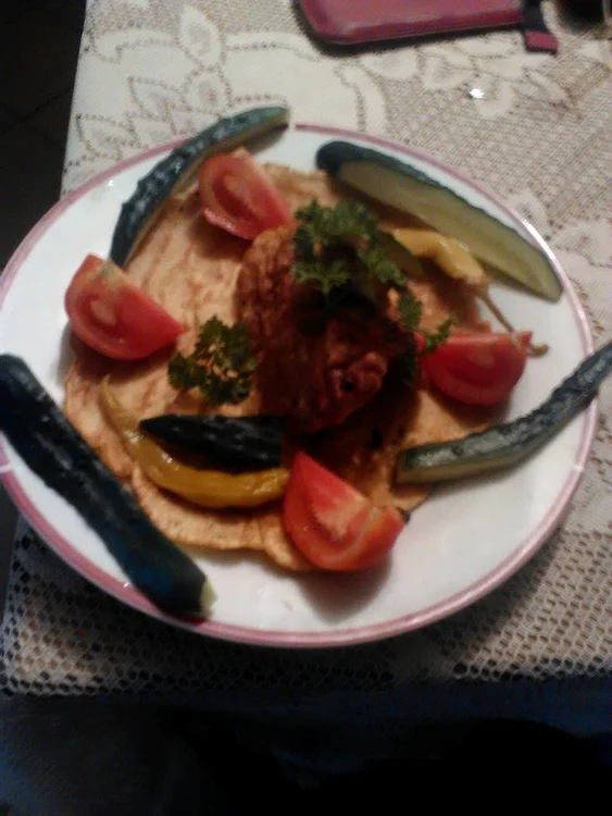 
    Şniţel de pui pe lipie cu zuchinni  