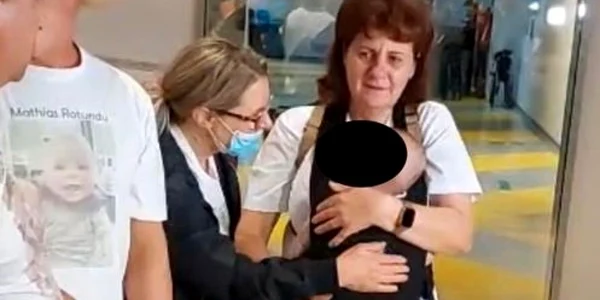 bunici materni copil repatriat Danemarca FOTO news.ro