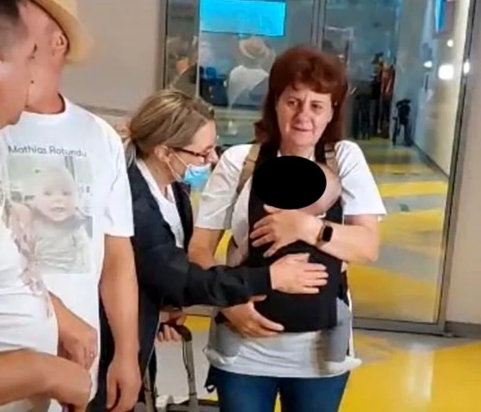 bunici materni copil repatriat Danemarca FOTO news.ro