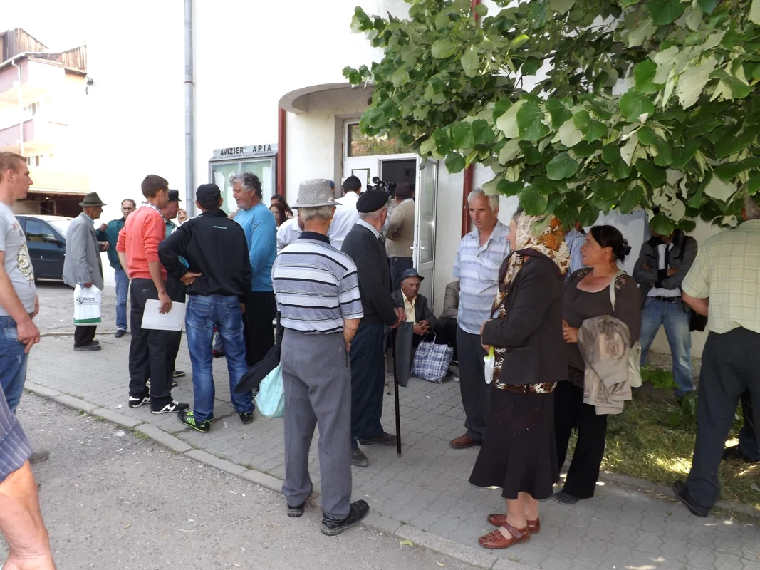 aglomeratie la APIA Mehedinti FOTO Corina Macavei 