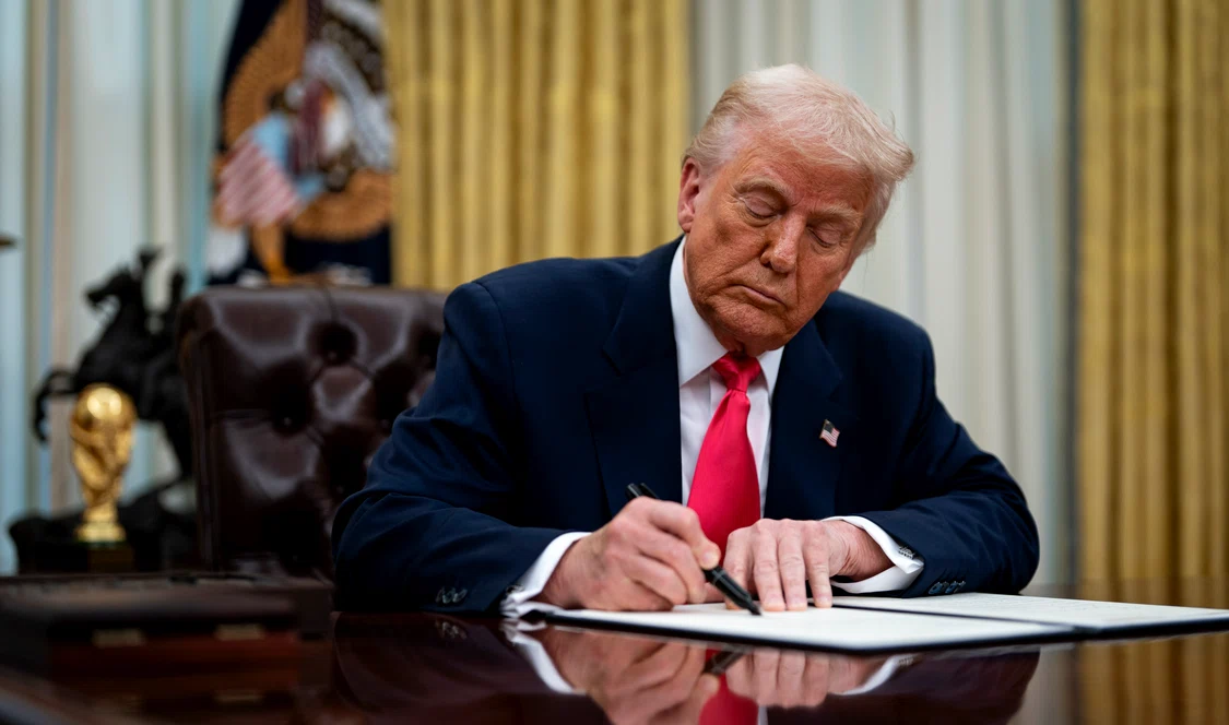 Trump semnează un ordin de creștere a tarifelor de intrare în parcurile naționale FOTO: EPA EFE