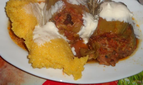 ardei umpluti cu carne si ciuperci de padure jpeg
