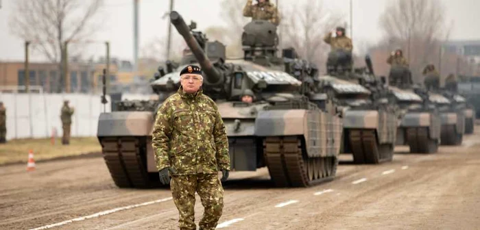 Generalul-locotenent Adrian Tonea la repetiţia pentru parada de 1 Decembrie FOTO MApN - Bogdan Pantilimon