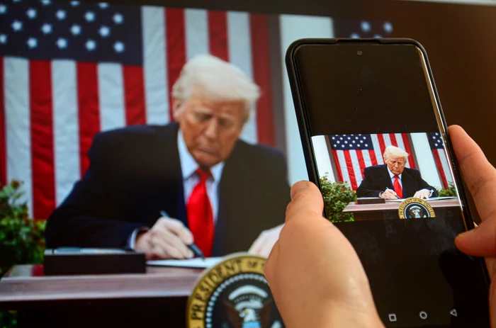 Donald Trump a anunțat că scutește anumite electronice de tarifele vamale majorate FOTO PROFIMEDIA
