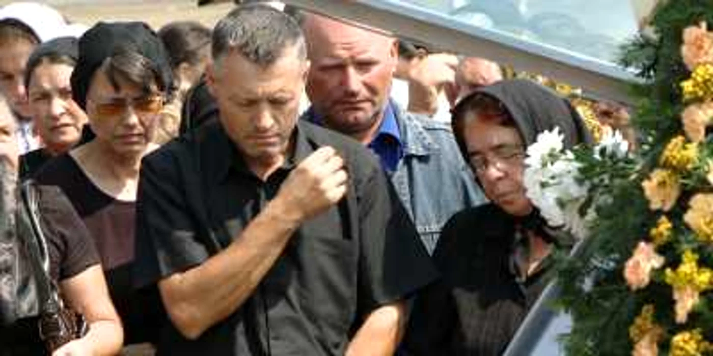 Părinţii lui George Guraliuc l-au condus pe ultimul drum