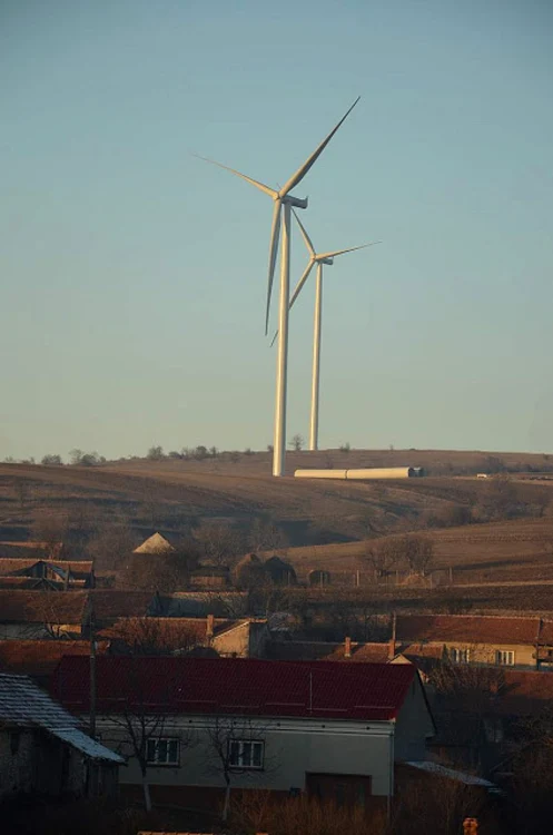 Eolienele au înconjurat satul Sfânta Elena Foto