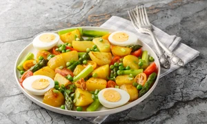 Salata de cartofi Sursa foto shutterstock 2454390477 jpg