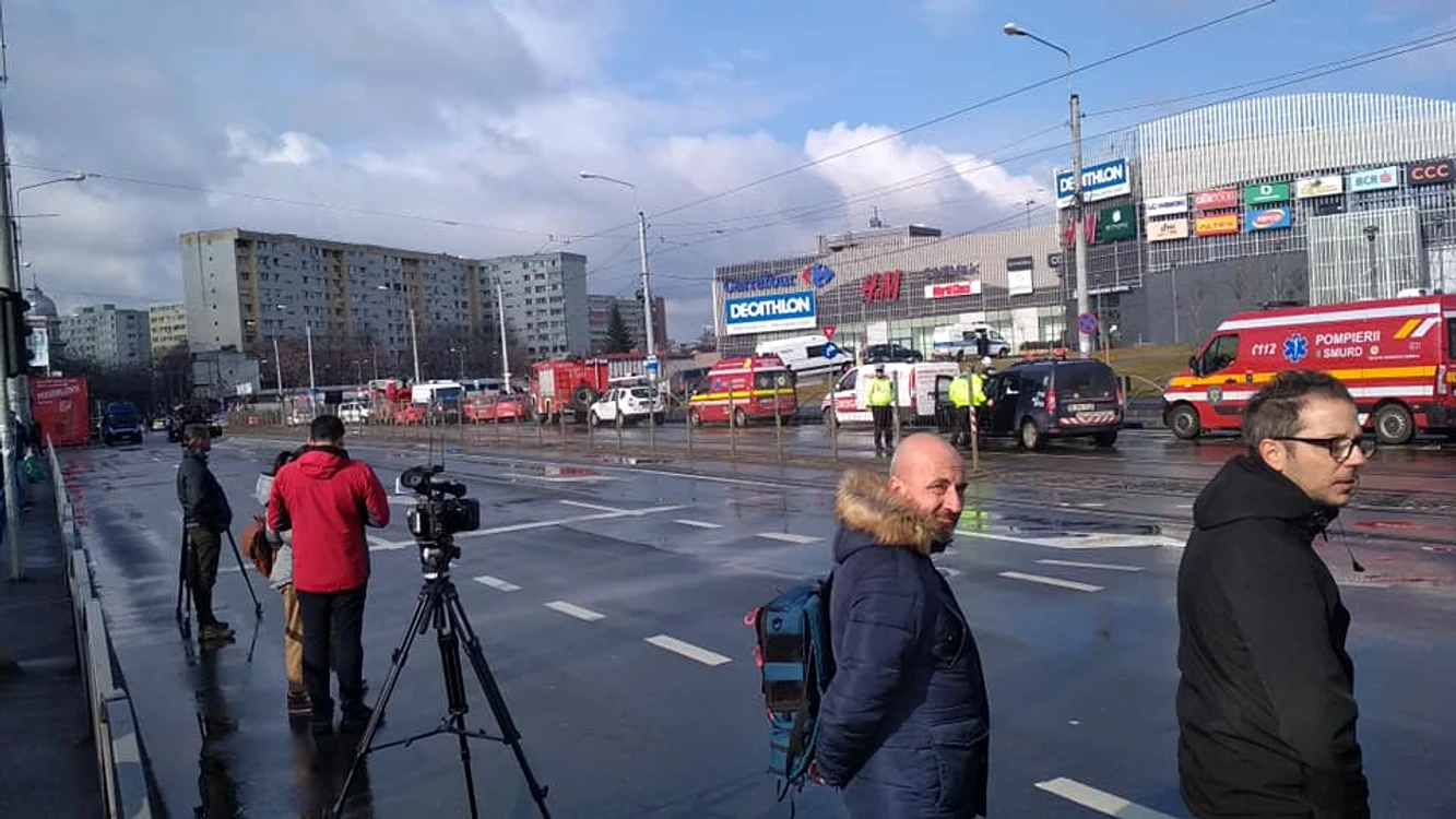 Toate magazinele din Veranda Mall au fost evacuate