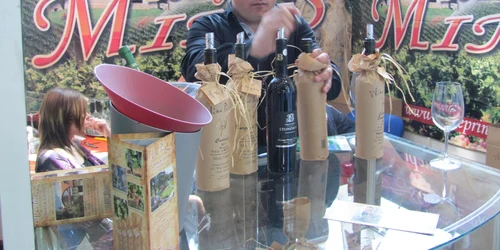 S-au deschis dopurile sticlelor de vin
