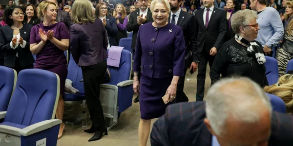 Congresul partidului NOI - Viorica Dăncilă - 12 apr 2002 / FOTO Inquam Photoshop / Octav Ganea