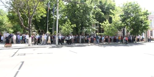 Coada la vot la alegerile europarlamentare in republica moldova 25 mai 2014 foto tudor iovu