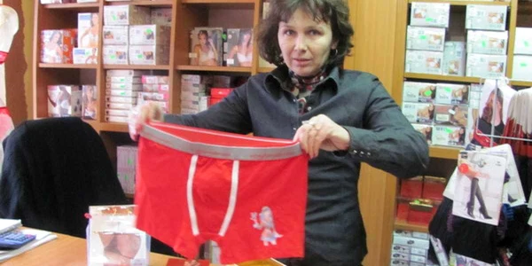 Bărbații poartă chiloți roșii de Revelion