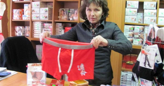 Bărbații poartă chiloți roșii de Revelion