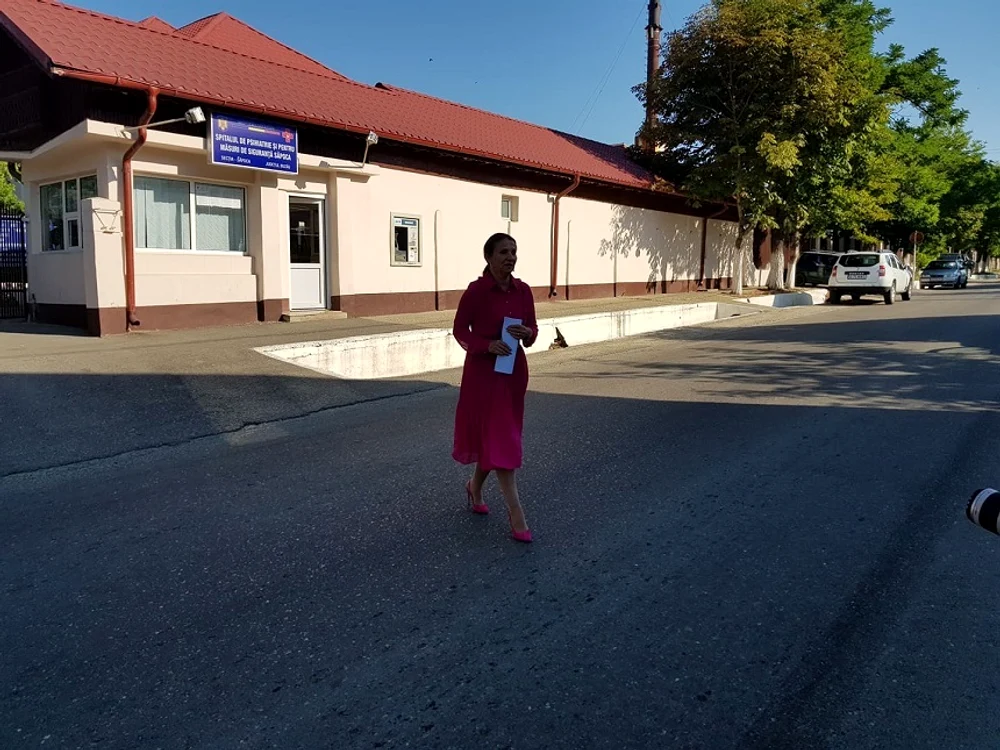 
    Sorina Pintea a declarat că managerul Viorica Mihalaşcu şi-a dat demisiaFoto: news.ro  