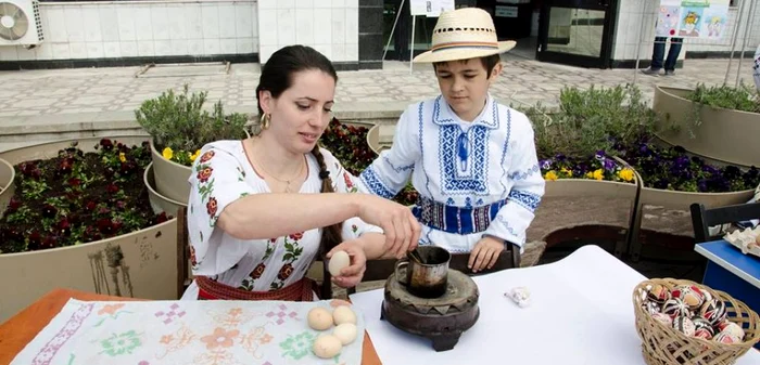 Daniela Voicu vine an de an, la invitaţia instituţiilor de cultură, pentru demonstraţii în Slatina. FOTO Valeru Ciurea