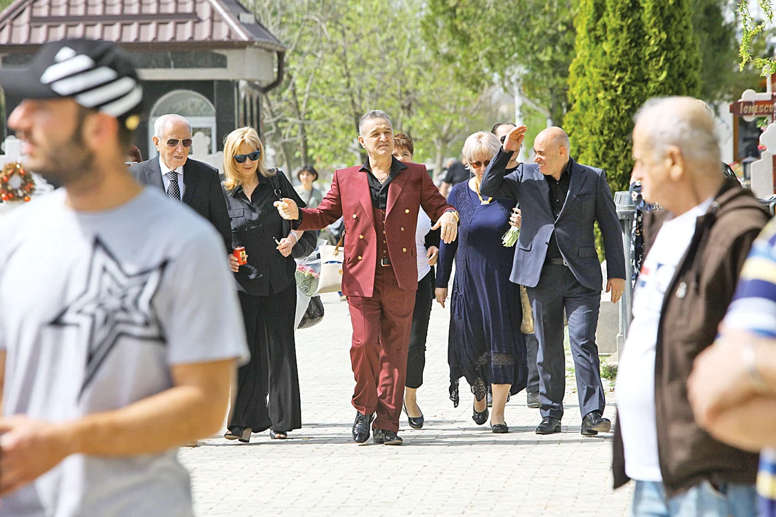 
    Ştefan Bănică  a venit miercuri la  priveghiul artistuluiFoto: Dorin Constanda/ Sever Gheorghe  