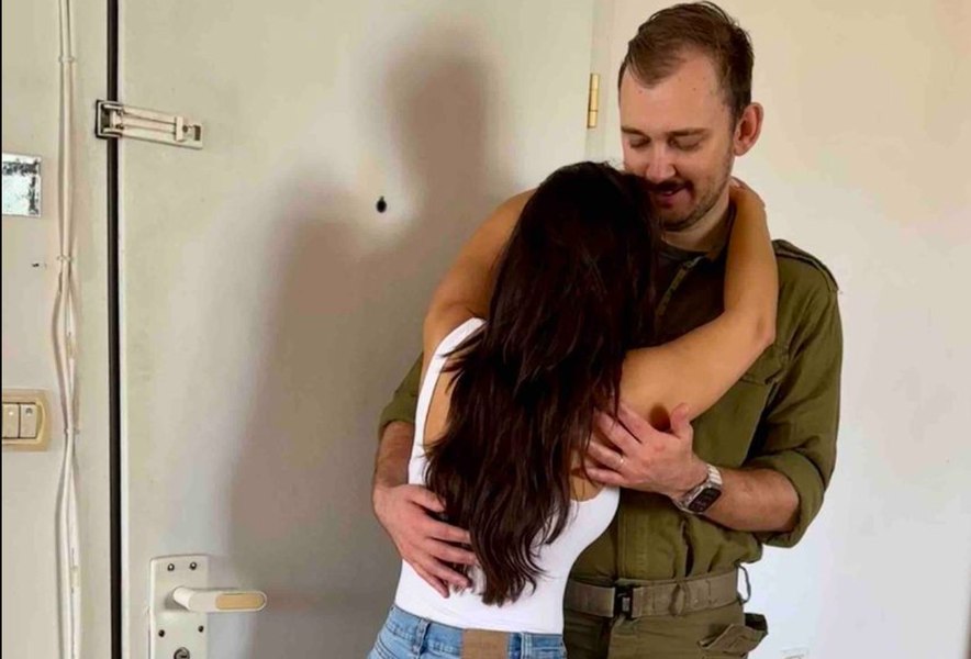 Un jurnalist israelian cu peste un milion de fani, chemat să apere țara: „Mi-am luat rămas bun de la soția mea” VIDEO