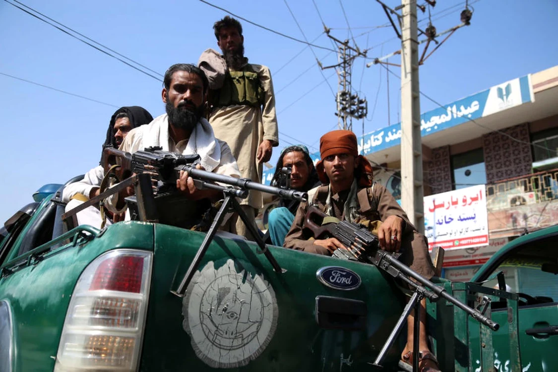 Talibani patrulând în Jalalabad FOTO EPA-EFE