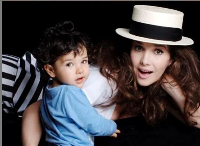 
    Natalia Oreiro cu micuțul AtaFoto: Instagram  