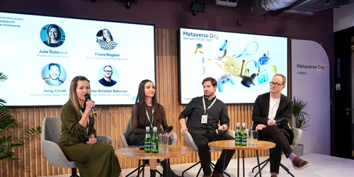 Eliana Bogdan a doua din stanga la Metaverse Day jpg