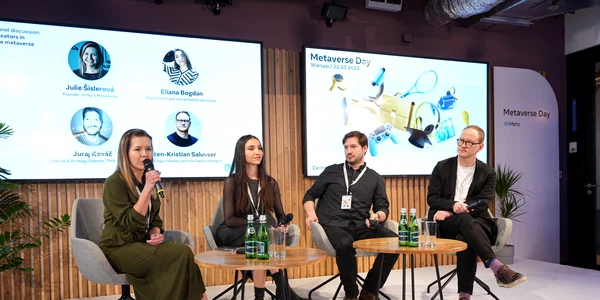 Eliana Bogdan a doua din stanga la Metaverse Day jpg