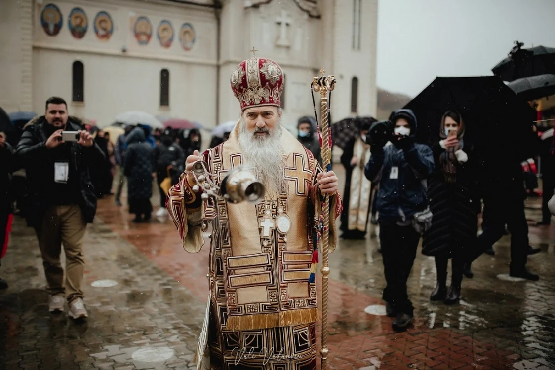 IPS Teodosie arhiepiscopul Tomisului la Mănăstirea Peştera Sfântului Apostol Andrei pelerinaj la 30 noiembrie Constanţa Sursa Facebook Arhiepiscopia Tomisului