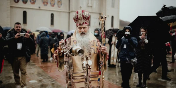 IPS Teodosie arhiepiscopul Tomisului la Mănăstirea Peştera Sfântului Apostol Andrei pelerinaj la 30 noiembrie Constanţa Sursa Facebook Arhiepiscopia Tomisului