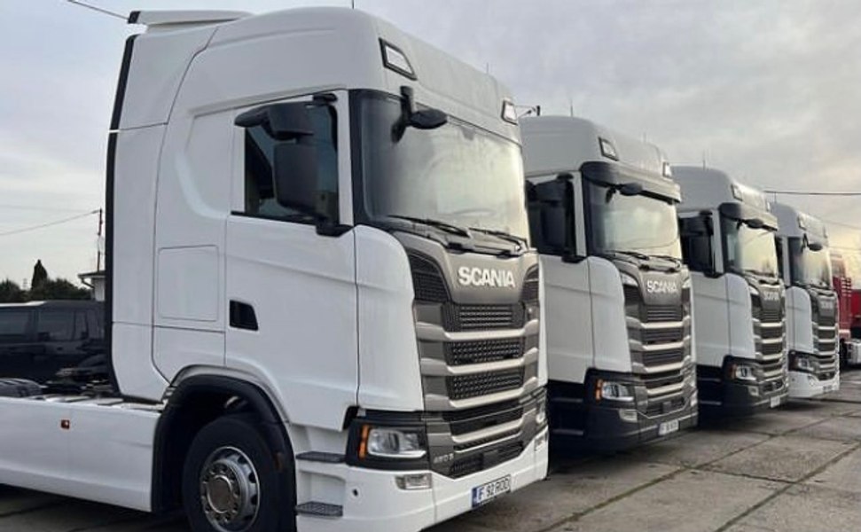 Doi români arestați în Italia, după ce au fost prinși că furau motorină din TIR-urile parcate