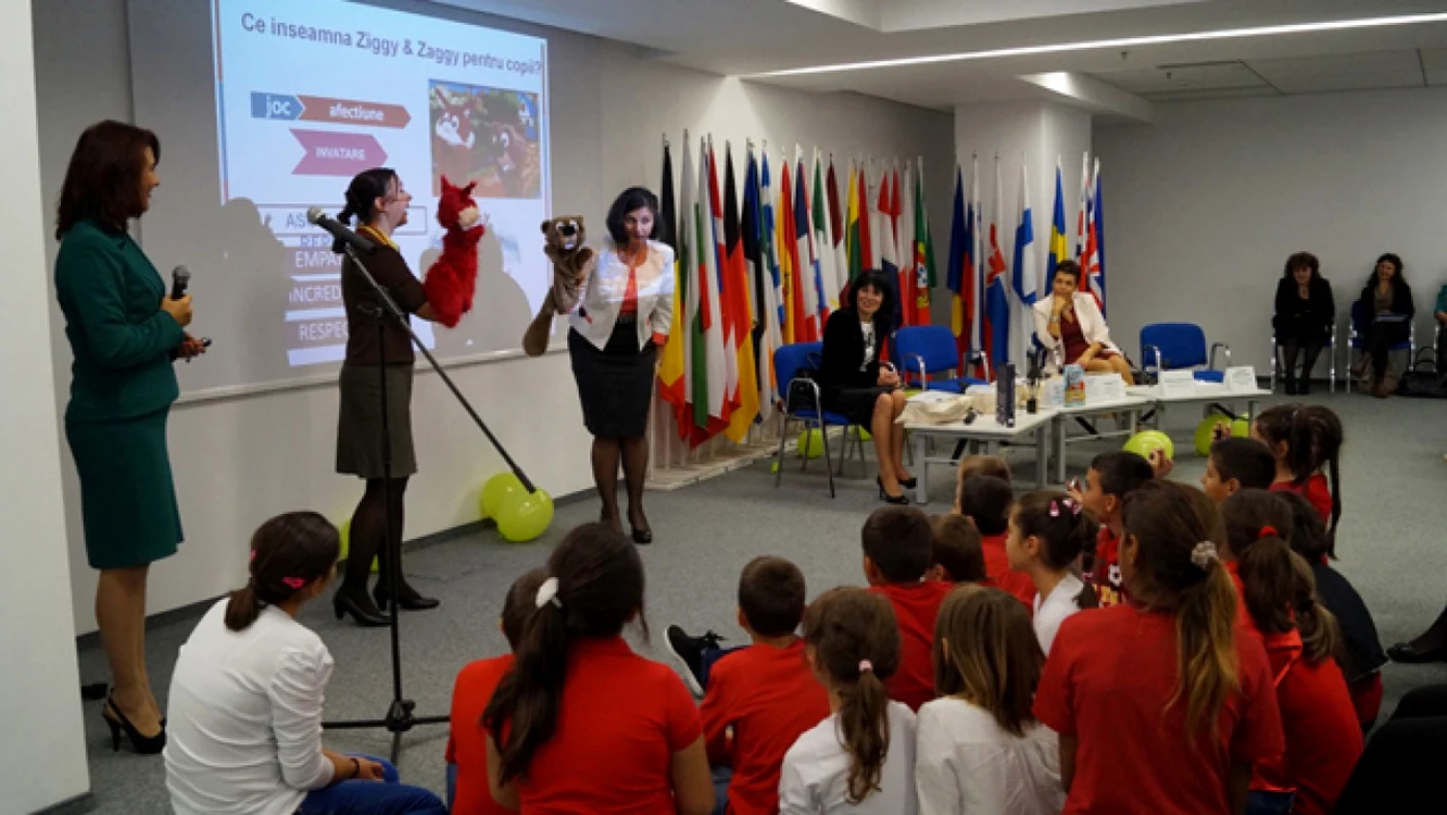 Metoda inovativă de predare cu marionetele Ziggy si Zaggy - demonstraţie in cadrul ceremoniei de premiere