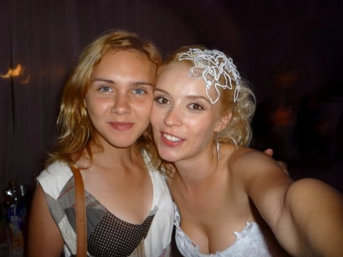 
    Mica de la Abracadabra  