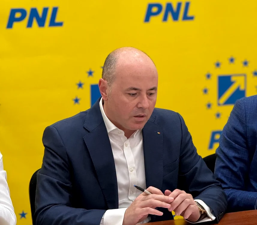 Alexandru Muraru a comentat despre presiunile din mediul online pentru ca PNL să nu voteze guvernul.
