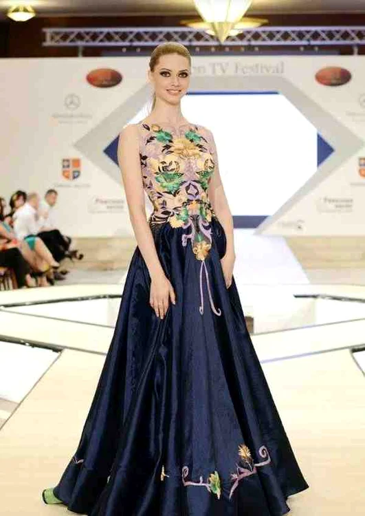 O rochie a lui Bassam Cherif, prezentată la Fashion TV Festival