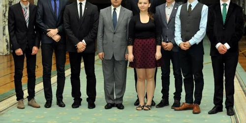 elevi cu ministrul educatiei foto