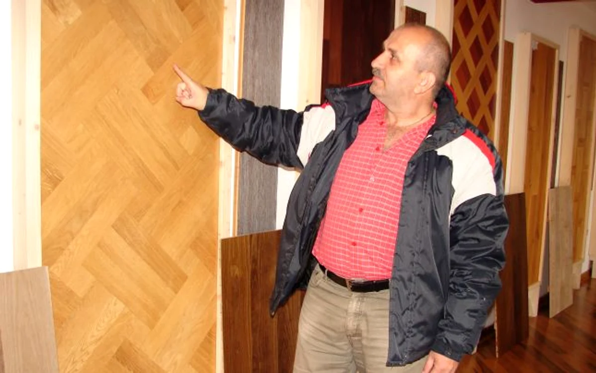 Petruţ Atanasiu spune că familia regală a ales un parchet de stejar, clasic.