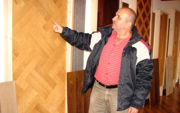 Petruţ Atanasiu spune că familia regală a ales un parchet de stejar, clasic.