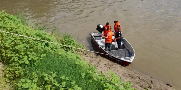 slobozia pompierii au gasit trupul baiatului foto isu ialomita