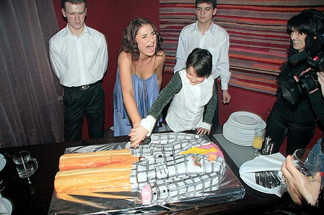 2008: Puştoaica şi-a însoţit mama şi la petrecerile de firmă