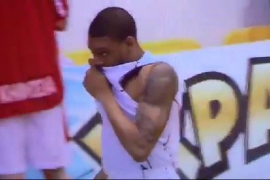 Jermaine Marshall şi-a îngropat echipa în ultima secundă, crezând că se află în atac FOTO Twitter