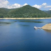 lacul vidraru pe jumatate secat jpg